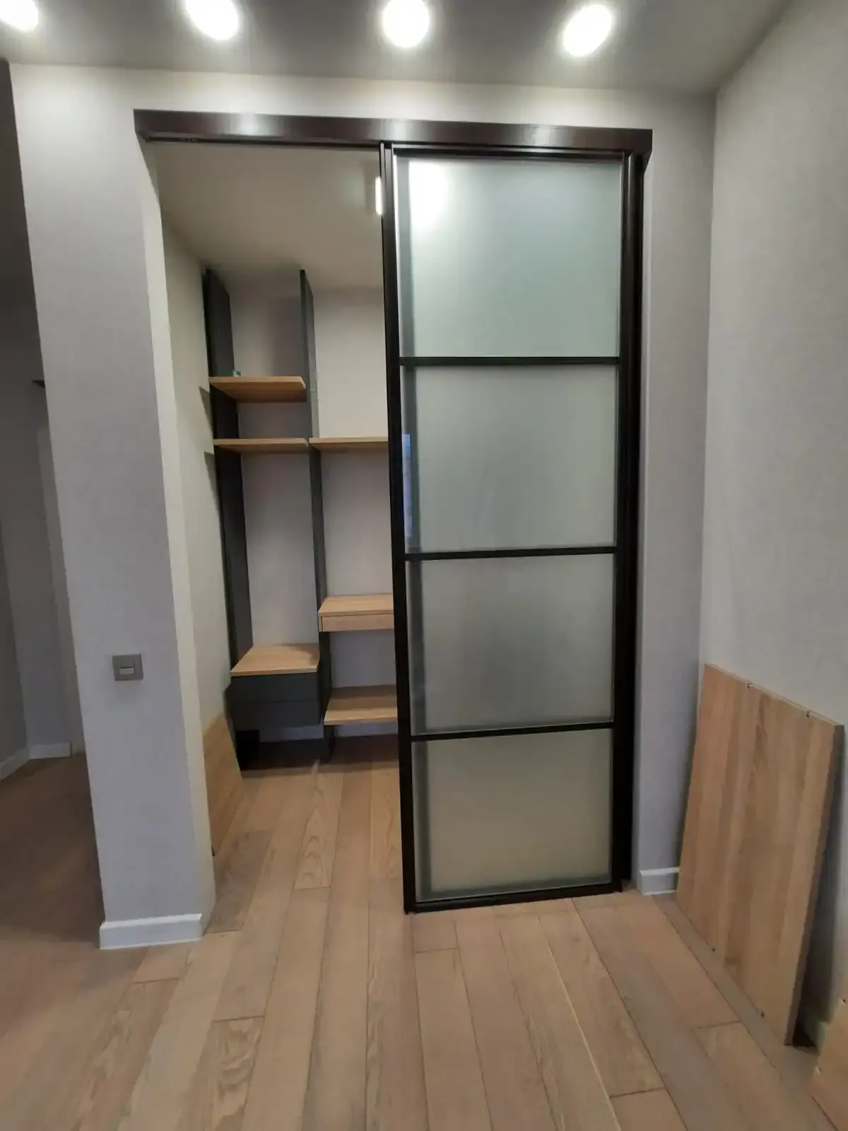 Гардеробная из ЛДСП на заказ, фото №5